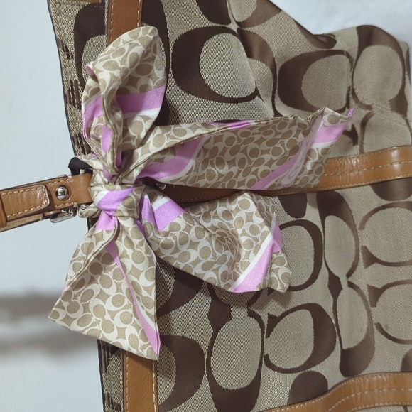 Vintage Coach Tote Bag (matching wallet and purse scarf included) - Picture 9 of 15